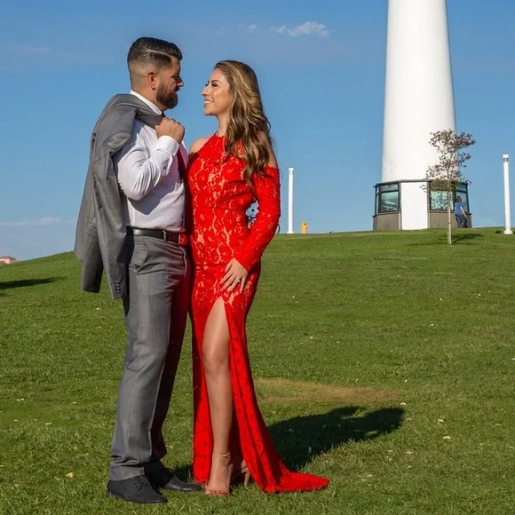 Red lace dress - Picture 2 of 2